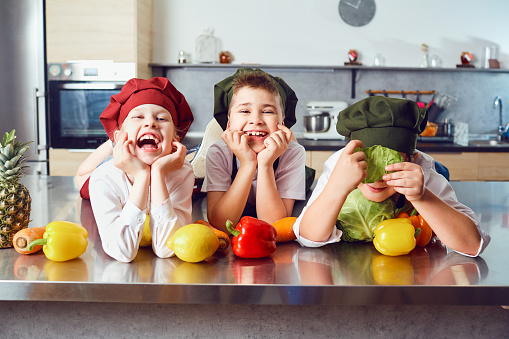 Cuisiner avec vos enfants : une façon ludique et amusante de passer du temps ensemble